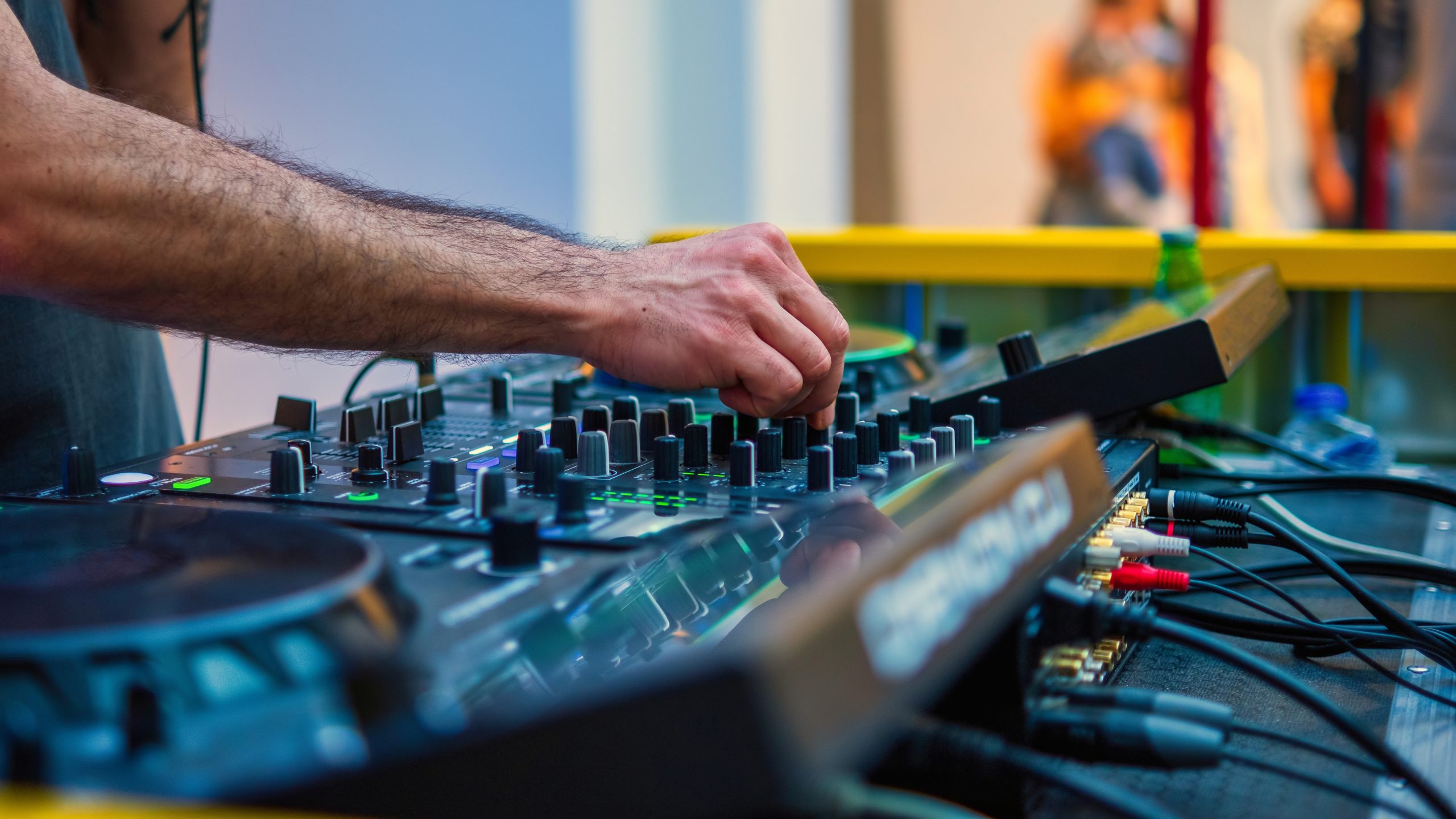 dj playing electronic music on its sound board
